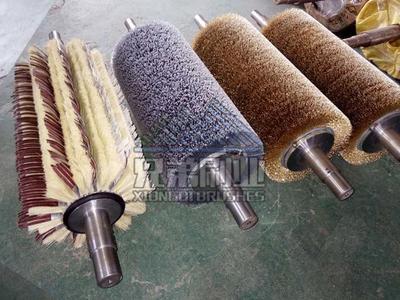 Woodworking machine brushes roll